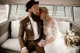 Finden sie ihr perfekte brautkleid bei uns. Sarah Chris Wedding Lichterketten Regen Tattoos The Picks