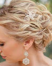 Coiffure Mariee Frisee Les Plus Jolies Coiffures De Mariees Pour S Inspirer Elle Wedding Hairstyles For Long Hair Messy Short Hair Wedding Hairstyles