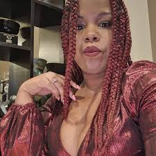 Raquel Hodges's Instagram, Twitter & Facebook