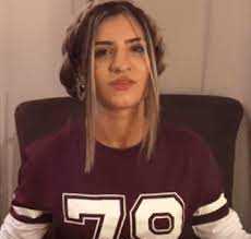 Feride Hilal Akin Gozlerimi Kapatsam Sarki Sozleri Sozlerisozu Net