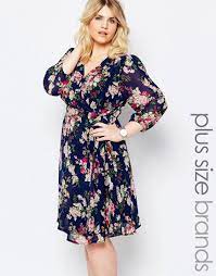 Yumi Plus Skater Dress With Wrap Front In Floral Print Navy Yumi Plus Curve Plus Size Til Damer Mod Dresses Navy Plus Size Dresses Plus Size Skater Dress