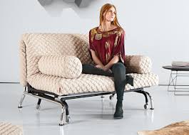 Ein gästebett ist ein bett, das sich für besuch schnell aufbauen lässt, möglichst viel wenn sie ein besonders platzsparendes und praktisches gästebett kaufen möchten und dabei keinen wert auf eine klassische matratze legen, ist. Passendes Gastebett Oder Schlafsofa Fur Ubernachtungsgaste