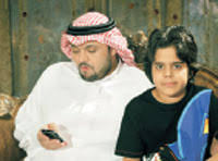 ونشر الممثل السعودي عبد الله السدحان مقطع فيديو مجتزأ من مسلسل طاش ما طاش. Ø§Ø¨Ù† Ø¹Ø¨Ø¯Ø§Ù„Ø®Ø§Ù„Ù‚ ÙŠØ®Ù„Ù‚ Ø§Ù„Ù…Ø´Ø§ÙƒÙ„ ÙÙŠ Ø´Ø¹Ø¨Ø§Ù† ÙÙŠ Ø±Ù…Ø¶Ø§Ù†