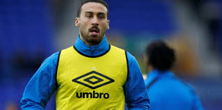 Cenk tosun'un ofsayt nedeniyle iptal olan golünden sonra türkiye'de ülkücülerin işareti olarak bilinen kurt işareti yapması i̇ngiliz basınında büyük yankı gördü. Cenk Tosun Misyonumu Tamamladiktan Sonra Besiktas A Donerim Spor Haberleri