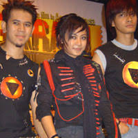 Lagu andalan dalam album ini adalah hilang. Album Baru Band Garasi Istirahatkan Drummer