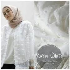 Baju pesta untuk perempuan seperti gamis dan kebaya juga pastinya akan menggunakan renda sehingga hasilnya akan tampak lebih cantik, anggun dan feminin. 3 Keistimewaan Busana Wanita Yang Dibuat Dari Bahan Linen Ruby