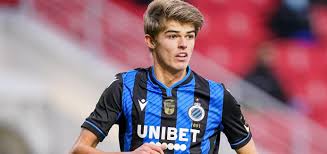 Ignace van der brempt (club brugge) right footed shot from the centre of the box misses to the left. De Ketelaere Kan Club Brugge Fraaie Trofee Opleveren