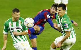 Real betis is going head to head with granada starting on 10 may 2021 at 19:00 utc at benito villamarin stadium, seville city, spain. Hasil La Liga Barcelona Geser Madrid Setelah Tundukkan Real Betis Bola Bisnis Com