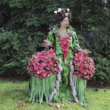 Weedrobes Ephemeral Sculptures Recyclart Flower Fashion Crazy Dresses Flower Gown