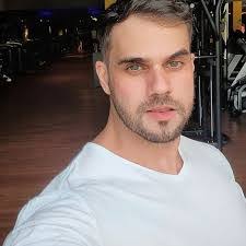 Arthur Araujo's Instagram, Twitter & Facebook