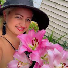 Plant tulips in pots and plant tulips in long grass- there is still time to  make it wonderful!