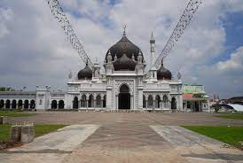 Masjid ini dibangun pada 1603 pada masa pemerintahan raja. Pesona Masjid Tertua Malaysia Republika Online