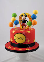 Gateau D Anniversaire Sur Le Theme Mickey Et Les Ballons Gateau Anniversaire Enfant Gateau Anniversaire Cupcake Anniversaire