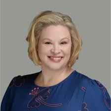 Lara Morrow's Instagram, Twitter & Facebook