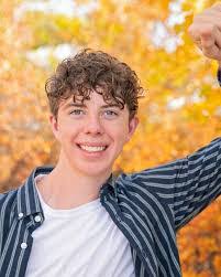 Lesley Bruner's Instagram, Twitter & Facebook