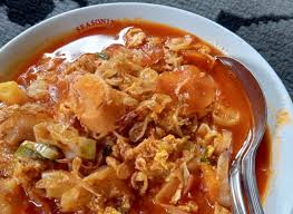 (+) dekat dengan stasiun ka tulung agung (sekitar 500 m), kamar bersih, proses check in cepat, staf ramah, sarapan rasa cukup meski kurang varian. Seblak Tulang Cirebon Pedasnya Menyengat