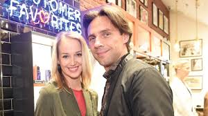 Vojtek, a vsetín native, since age 14 had to take care of himself due to the passing of his parents and sister moving to bolivia, but found closure in acting, which he pursued actively. Herec Roman Vojtek Promluvil O Svatbe Dostane Ho Mlada Milenka K Oltari Sip