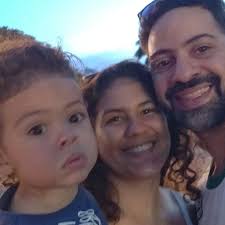 Quando achávamos que nosso coração já estava completo, Deus nos mostrou que  ele ainda podia crescer ainda mais essa familia. E hoje, nosso amor ganha  um novo capítulo… Mais um pedacinho de