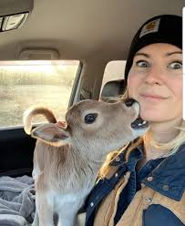 He monch the cheez 🧀🧀🧀