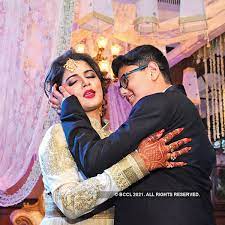 Srabanti chatterjee latest photo gallery | srabanti chatterjee hd wallpapers. The Mother Son Duo Srabanti Chatterjee And Abhimanyu Shaking A Leg On The Dance Floor During Her Wedding Ceremony Held In The City Photogallery