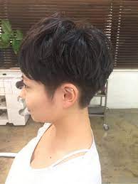 石川です 先日ご来店いただいたお客様のショートスタイルのご紹介 サイドと襟足をスッキリ切り込んだ刈り上げショート 実はこちらのお客様 伸ばし中なんです 笑 もともとかなりベリーショートにされてまして トップとかもツンツンするくらい短かったのです