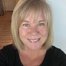 Liz Herring's Instagram, Twitter & Facebook