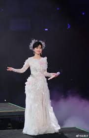 前邵氏女星潘迎紫罕现身晒反人类身材一部位超紧致「好过18岁」 曾 ...