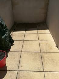 Certains propriétaires souhaitent disposer d'un lieu de détente et transforme alors leur terrasse en un lieu de repos. Idee Deco Amenagement Petite Terrasse Tropezienne