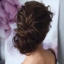 Mit dieser anleitung zaubert ihr eine wundervoll lockere hochsteckfrisur. Hochsteckfrisuren Als Alleskonner Unter Den Brautfrisuren Was Deine Brautfrisur Uber Den Stil Eurer Hochzeit Verrat Kleiner Flieder