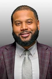 Leslie Wheat's Instagram, Twitter & Facebook