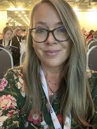 Annie Koon's Instagram, Twitter & Facebook