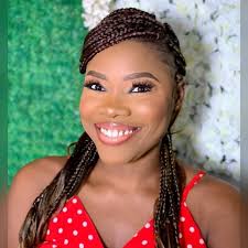 She looks familiar, a lot will get this wrong. 👀 Who is this celebrity? ⬇️