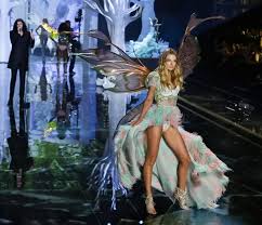 Cette liste recense les mannequins qui ont posé ou défilé pour victoria's secret  1  , par ordre alphabétique. Eniko Mihalik In Xtra Giant Kira Wings With Hozier By Faeryazarelle On Deviantart