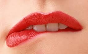 Bila bangun pagi madu tu keringla sikit tapi tetap melekit. 7 Petua Mudah Elakkan Bibir Kering Secara Semulajadi