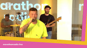 He is fan of singer ellie goulding. Dom Gers Pardoel Shazam