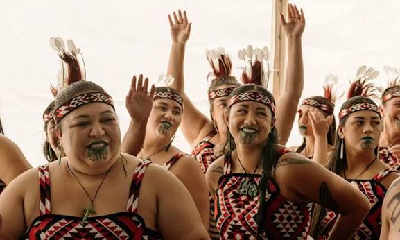 ✒️ Maori facial tattoos are making a “jubilant comeback” in New Zealand  after a colonial-era ban suppressed the Indigenous practice for a century.  https://www.nytimes.com/2026/07/25/world/australia/new-zealand-maori-ta-moko -tattoos.html