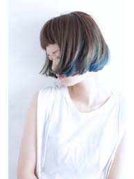 今流行りの髪色 インナーカラー 都会的でスタイリッシュな印象のインナーカラーは チラ見せもかわいく おしゃれに差をつけることもできます あなたも早速取り入れてみましょう 2ページ目 髪 色 髪型 流行り ヘアメイク