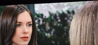 Willow is such a gullible fool that she should loose her children. In what  world would Michael say sure, move in with my Uncle Drew and he can be  Daddy to my