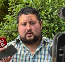 Analista de granos en Cumbre Agrícola respalda propuesta de Agricultores  Unidos El presidente de Agricultores Unidos, Camilo Guzmán recibió la  adhesión a su propuesta que busca que en Chile se respeten los