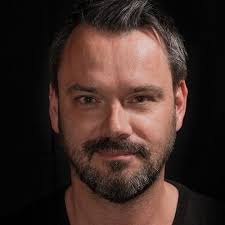 Raymond van Schaik (@wijzijnleuk)