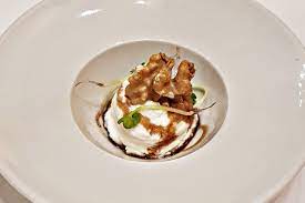 Ma veniamo alla ricetta di oggi, una mousse deliziosamente fresca e leggera. Ricetta Della Mousse Di Ricotta Salata Con Aceto Balsamico E Noci