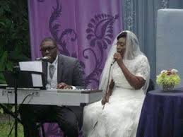 They argued that if burial ceremony is not good, how was the late wife of pastor kumuyi buried? Pastor Kumuyi S Son S Wedding Eye Witness Defends The Bride Says Pictures Were Altered Topsyoba