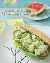 Straccetti di pollo allo yogurt greco. Panino Con Insalata Di Pollo Con Yogurt Greco E Avocado Ricetta Semplice E Salutare