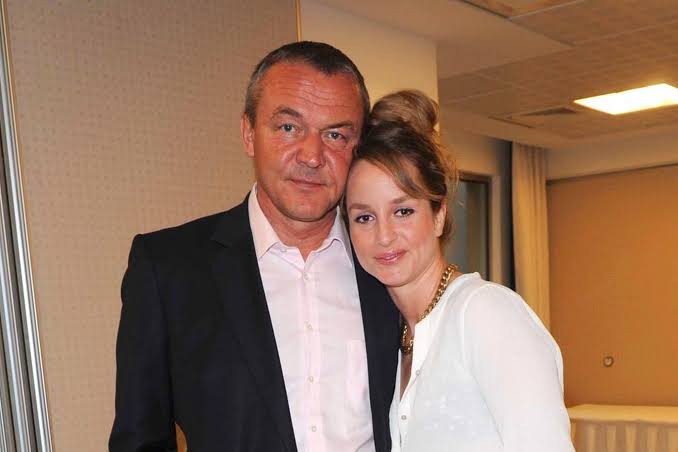 Lara Joy Körner: Gänsehaut-Abschied! Sohn Remo (†19) ist beerdigt worden |  GALA.de