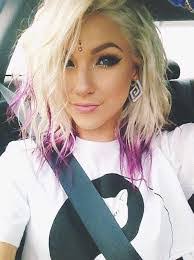 Renee Mort's Instagram, Twitter & Facebook