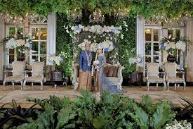 Bunga lavender merupakan jenis bunga yang mempunyai bentuk kecil dan berwarna ungu. Pernikahan Adat Sunda Dengan Tema Classic Garden The Wedding The Bride Dept