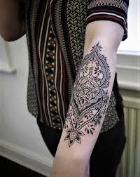 Black And White Half Sleeve Tattoo Women 32 Sleeve Tattoos Ideas For Women Sleeve Tattoos Half Sleeve Tattoo Tattoos For Women Half Sleeve