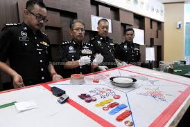 Proses penggalian disaksikan sendiri ibu bapa mangsa yang kemudian. Polis Tahan 58 Kaki Judi Dan Rampas Wang Tunai Lebih Rm40 000 Di Kulim