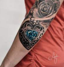 Explore more searches like heart locket tattoo. Monnikenwerk On Instagram Colourtattoo Monnikenwerk Hearttattoo Heartlockettattoo Realistictatt Heart Locket Tattoo Locket Tattoos Gorgeous Tattoos