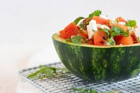 Langsam, ganz langsam komme ich wieder in einen küchenmodus. Wassermelonen Feta Salat Mit Rucola Und Balsamico We Go Wild